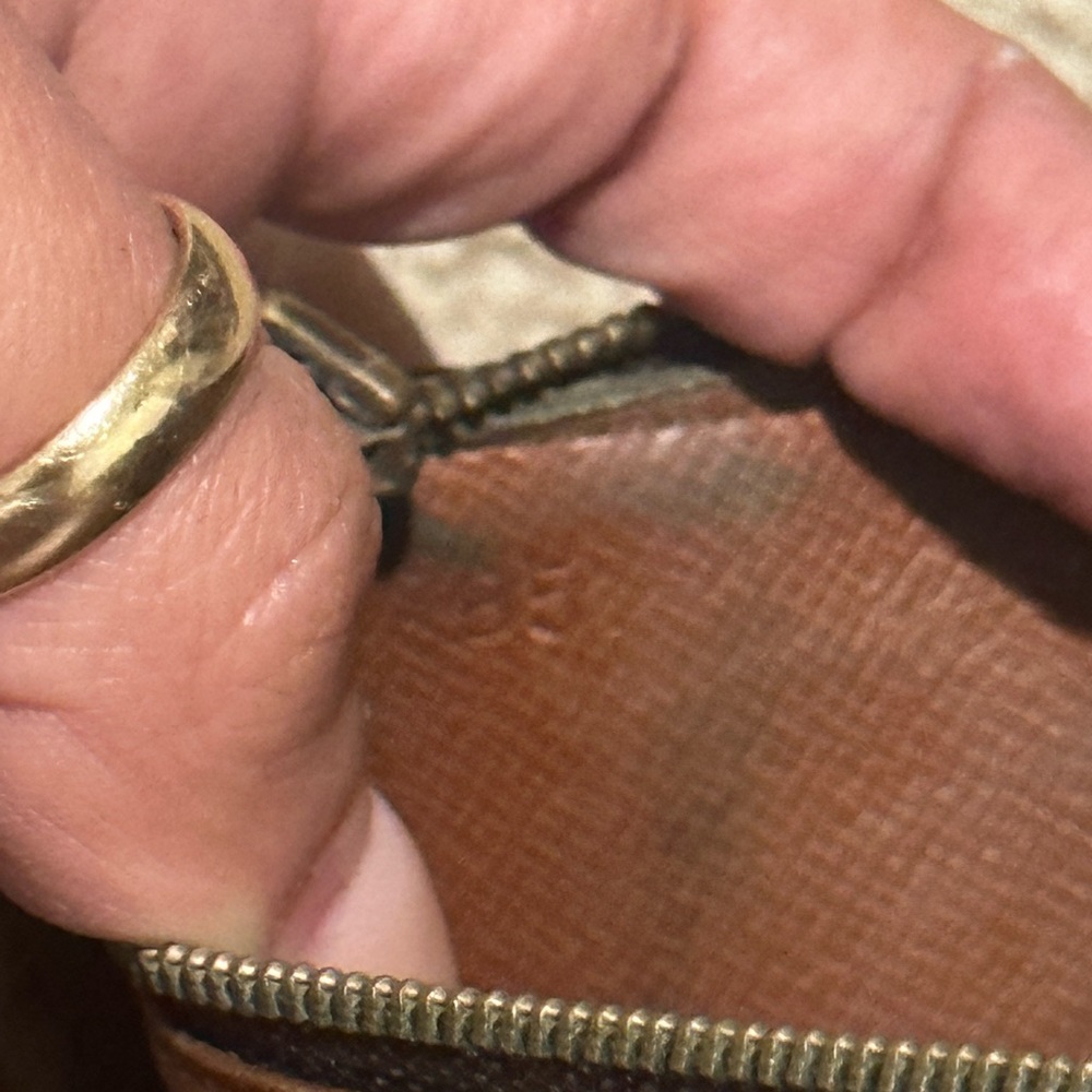 Louis Vuitton Vintage Wallet. #851 - Picture 4 of 13